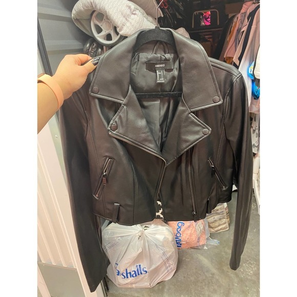 Forever 21 Jackets & Blazers - Forever 21 Black LeatherJacket